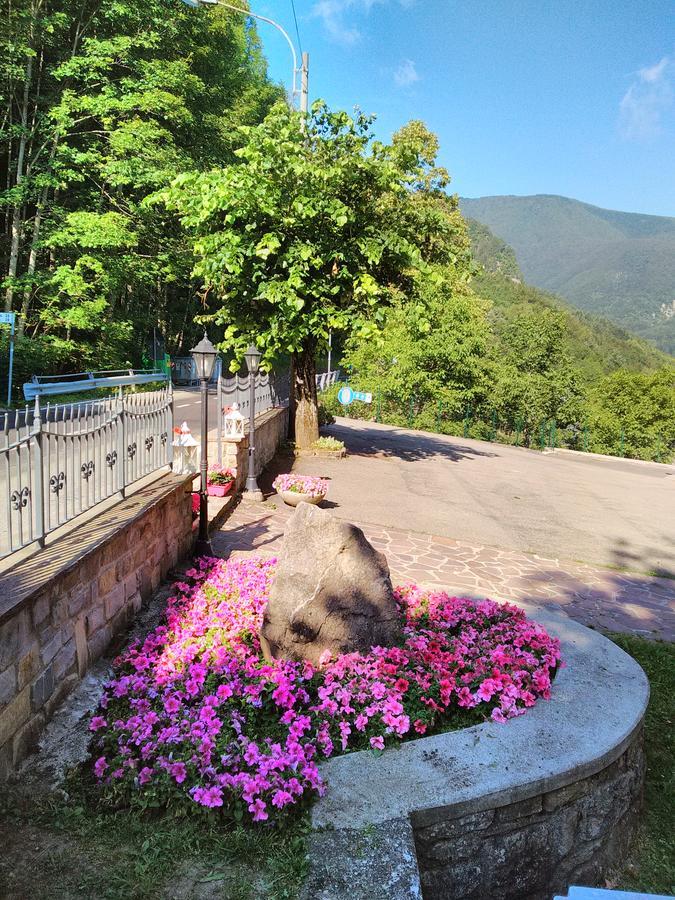 Albergo Capriolo Sestola Exterior photo